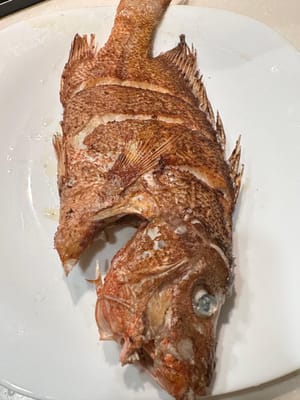 Goreng kedua sisi dengan api kecil hingga berwarna cokelat keemasan, lalu sisihkan.