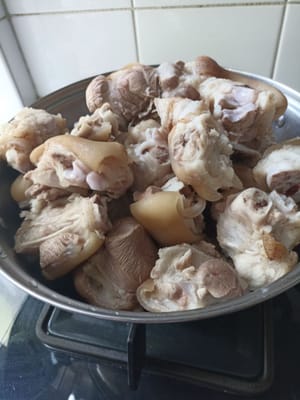猪脚准备煮