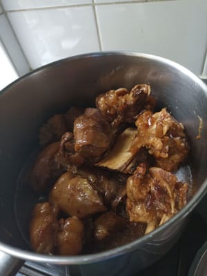 猪脚煮熟了