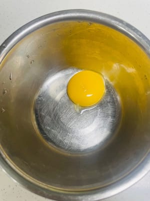 5. Egg Mixing (The Secret to Shiny Mooncakes)
Take one egg yolk, whisk it, add a few drops of water, and then a drop of invert sugar. Stir thoroughly, then sieve and set aside.