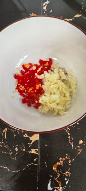 Dice the chili pepper and mince the garlic