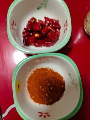10 g de piment séché, 10 g de poudre épicée