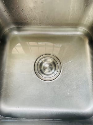 冷水盆：准备一大盆冷水，蒸好凉皮后快速降温，方便揭皮。