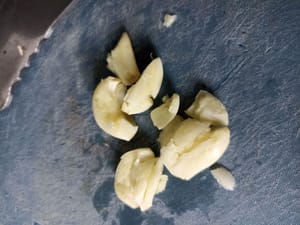 Kupas Dan cuci bawang putih