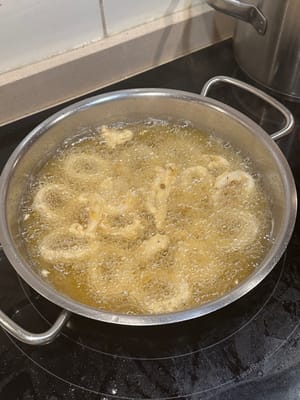 Freír durante unos 3 minutos o hasta que esté ligeramente dorado.