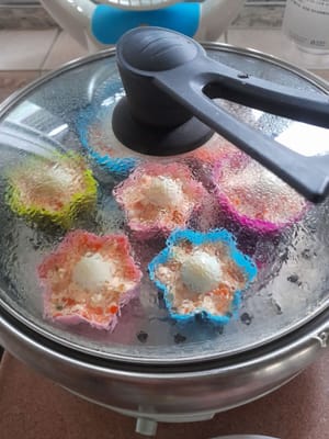 Cocine al vapor durante 20 minutos o hasta que esté cocido. Luego, tape. Cocine al vapor hasta que la mezcla esté lista.