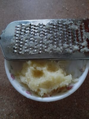 5 dientes de ajo finamente picados, reservar.