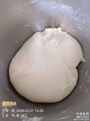 一發:
將麵團放在30°C左右的溫暖環境,發酵到2倍大!
(手指沾粉戳洞,不回縮不塌陷就發好了)