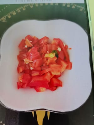 Picar el chile picante.