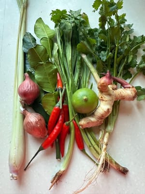 ผสมส่วนผสมและเครื่องปรุงทั้งหมดเข้าด้วยกัน