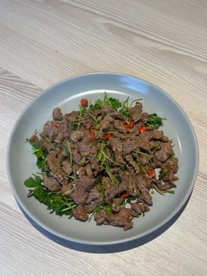最後，裝盤，配上香菜葉