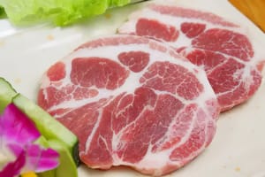 梅花肉或五花肉或排骨约500克