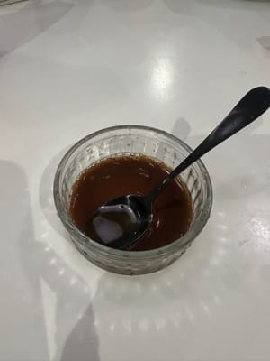 将所有酱汁与玉米淀粉和 15 毫升水混合