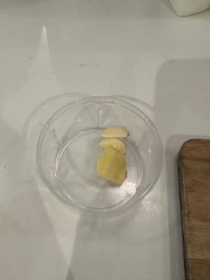 1瓣蒜末、1片姜末
