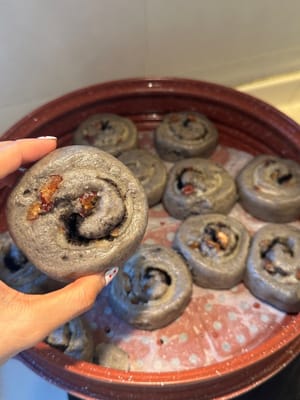 Mochi Mantou Wijen Hitam dan Kurma Merah