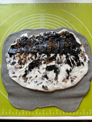 Kemudian, ratakan isiannya sesuai kebutuhan.