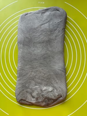 Ulangi langkah-langkah di atas: balik, lipat, gulung. Ulangi rangkaian ini setidaknya 2 kali lagi.