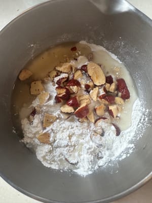 Kemudian campur semua bahan adonan mochi hingga tercampur rata.