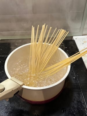 先按照指示煮意大利粉