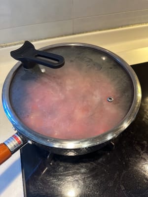 3 Minuten bei mittlerer Hitze köcheln lassen, bis es gar ist.