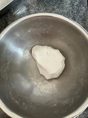 混合形成麵團。