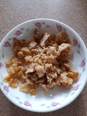 50克細磨的紅糖和洗淨的紅棗
