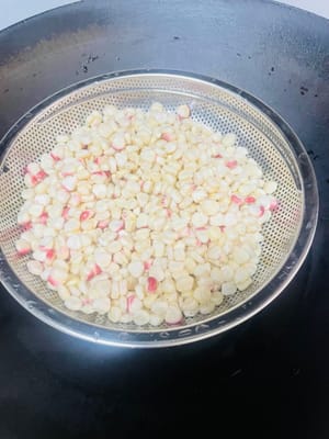 Peel the corn into kernels and wash away any impurities. Because my family loves to eat corn, I double the amount.