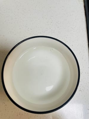 有溫度計的就準備溫度計,冇溫度計,得先準備一碗冷水。