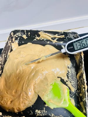 判斷糖熬好了沒:
 有溫度計:熬到150-155°C左右。
沒溫度計:從顏色判斷焦糖色的時候,滴一滴糖漿到冷水裡,拿出嚟如果是嘎嘣脆的硬糖,就ok了。