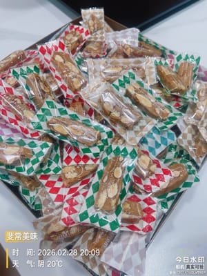 包裝
等糖完全涼透了,就可以用糖紙包起來,送人或者自己吃都方便。
第二批做了三倍的量