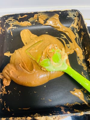 判斷糖熬好了沒:
 有溫度計:熬到150-155°C左右。
沒溫度計:從顏色判斷焦糖色的時候,滴一滴糖漿到冷水裡,拿出嚟如果是嘎嘣脆的硬糖,就ok了。