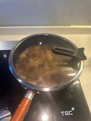 Zugedeckt 20 Minuten köcheln lassen.