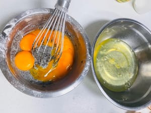 分离蛋清、蛋黄：将5个蛋黄打入黑芝麻糊的盆里。蛋清打入准备好的打发蛋清盘（切记无油无水）。