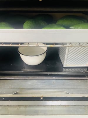 Second fermentation: Place the shaped bread on a baking tray and put it in a 35°C oven (with a bowl of warm water inside to keep it moist) until it rises to 1.5 times its original size, or until the toast is 80% full (do not press it with your hands during the process! It will deform if you press it).