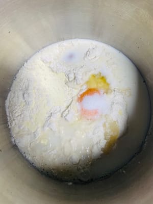 Prepare ingredients + mix (first step: weigh all ingredients): Put all the ingredients, including high-gluten flour, matcha powder, granulated sugar, salt, yeast, milk, and egg liquid, into the mixing bowl (do not add butter yet).