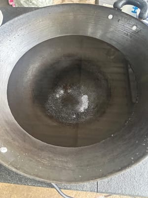 เริ่มต้นด้วยการลวกกุ้ง