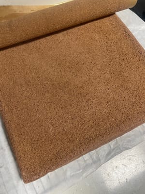 굽고 난 직후, 흔들어준 다음 식힘망에 뒤집어 완전히 식히세요.