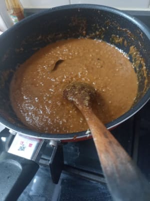 Voilà le résultat, la sauce satay est prête et on continue