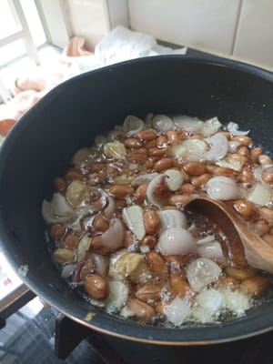 Faire frire jusqu'à ce que les cacahuètes soient cuites