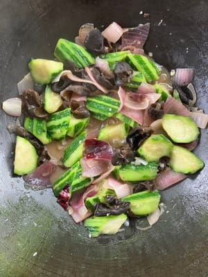 Add luffa, fry for 1 minute then add 150 ml water & fry for 30 seconds. Covered & continue to cook for 5 minutes. Add 3/4 teaspoon salt & 1 tablespoon oyster sauce.  Mix & done.