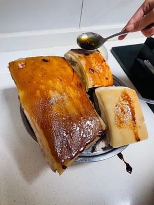 Applicare ripetutamente la salsa colorante, attendere che si asciughi leggermente prima di applicarla di nuovo e ripetere l'operazione più volte.