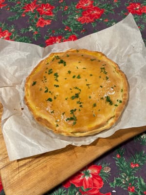 完成後，塗上一層融化的無鹽奶油，再撒上切碎的歐芹，就完成了！