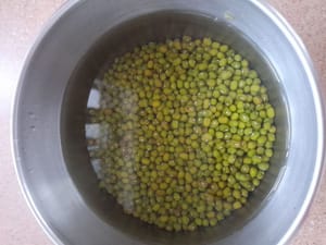 綠豆浸泡3小時/在滾水中煮30分鐘