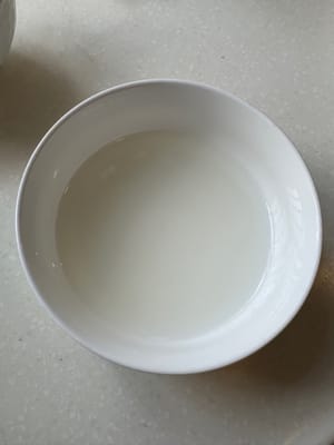 Una volta cotta la pasta, scolarla e conservare un po' di acqua di cottura