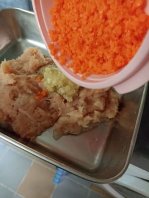加入切碎的胡萝卜