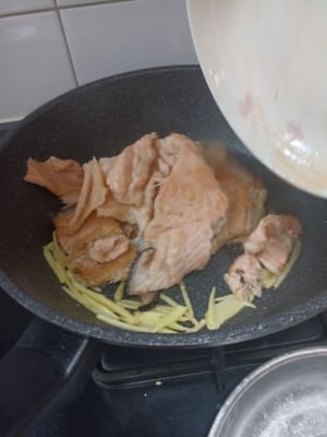 Dan kemudian masukan ikan tumis tumis sebentar