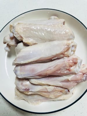 Wash the duck wings