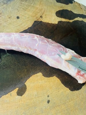 Remove fat and fascia from duck neck and chop into pieces.