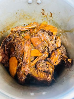Bring to a boil, then turn down the heat. Turn the water over every 10 minutes for the first 30 minutes, and cook over medium-high heat for the last 10 minutes until the sauce thickens (40 minutes in total). Cook the duck head for 30 minutes.