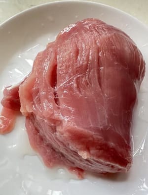 300 g mageres Schweinefleisch.